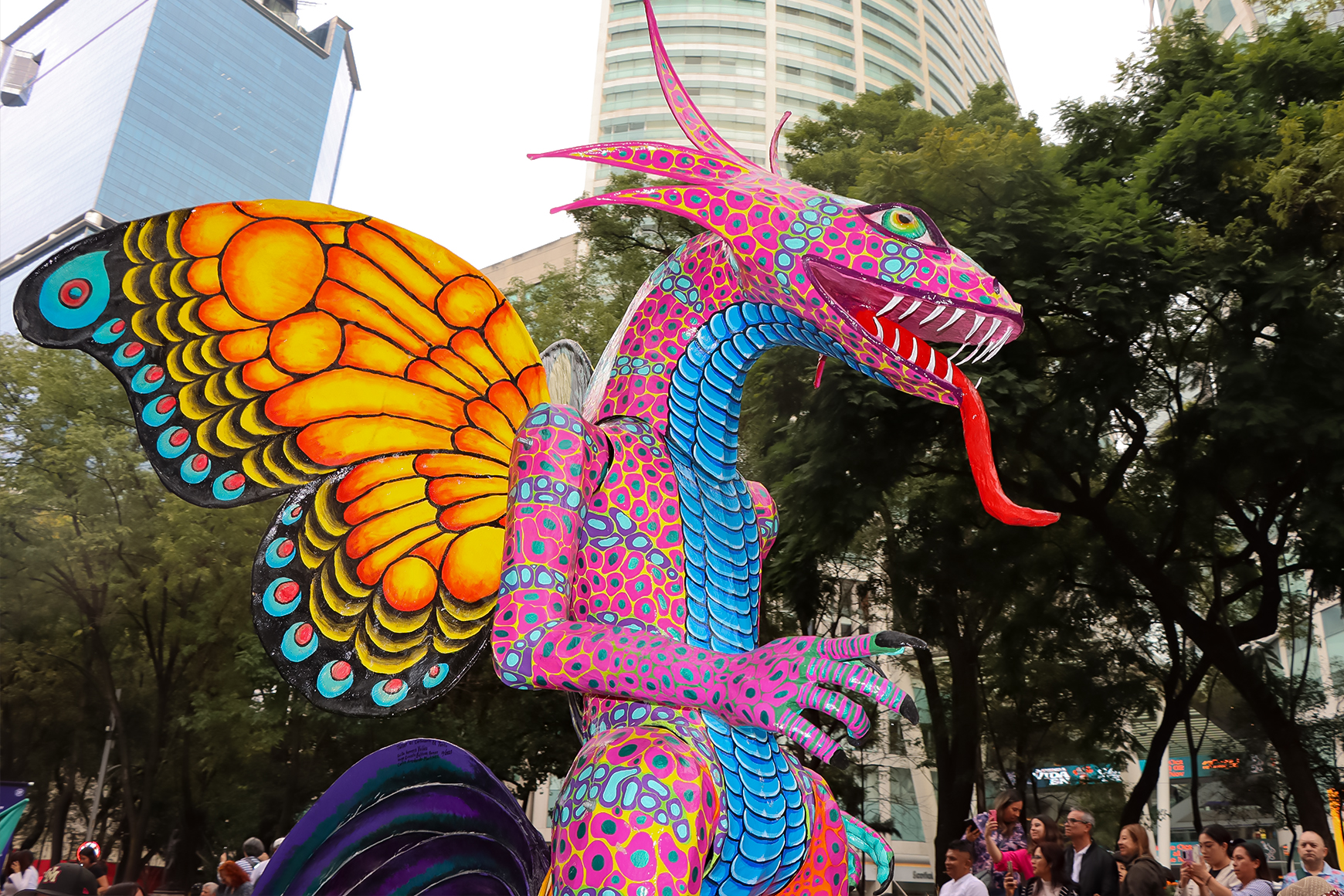Desfile de Alebrijes Monumentales 2025: Una Perspectiva Única desde el Aire Foto: Gabriel Morales | Desfile de Alebrijes Monumentales 2025: Una Perspectiva Única desde el Aire